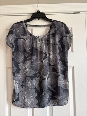 Women's Floral Short-Sleeve Blouse
